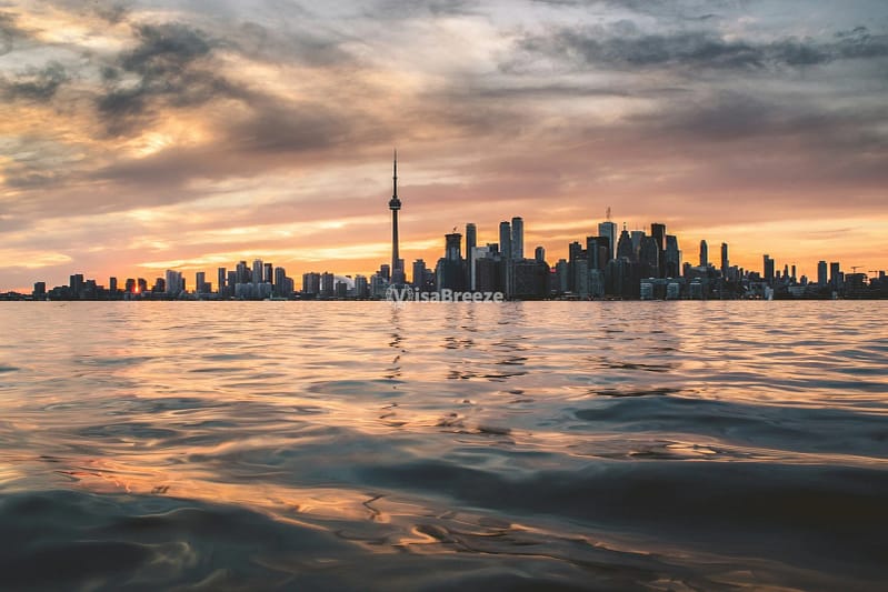 วีซ่าแคนาดา ราคา พร้อมภาพเมืองโตรอนโตและ CN Tower