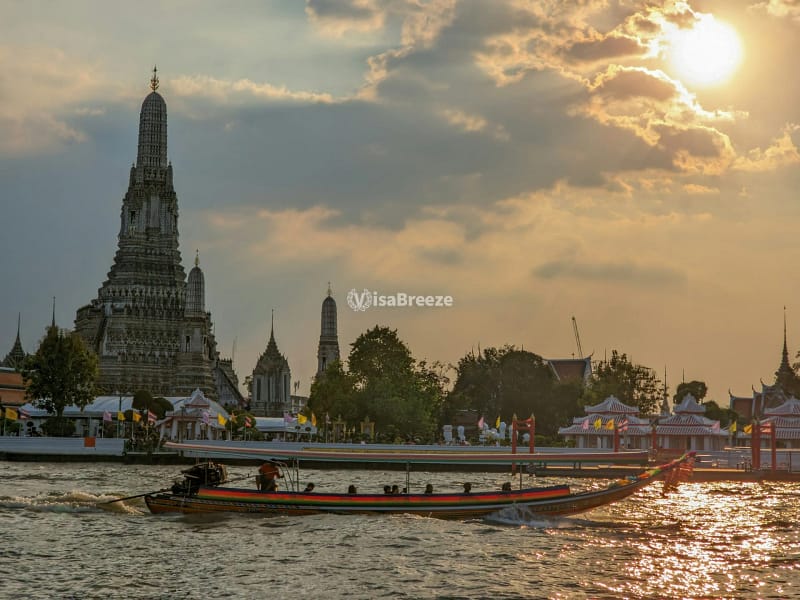 วีซ่าธุรกิจในไทยกับวิวกรุงเทพมหานครและแม่น้ำเจ้าพระยา